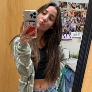 Meet your Posher, Emily